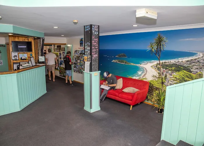 Pacific Coast Lodge And Backpackers